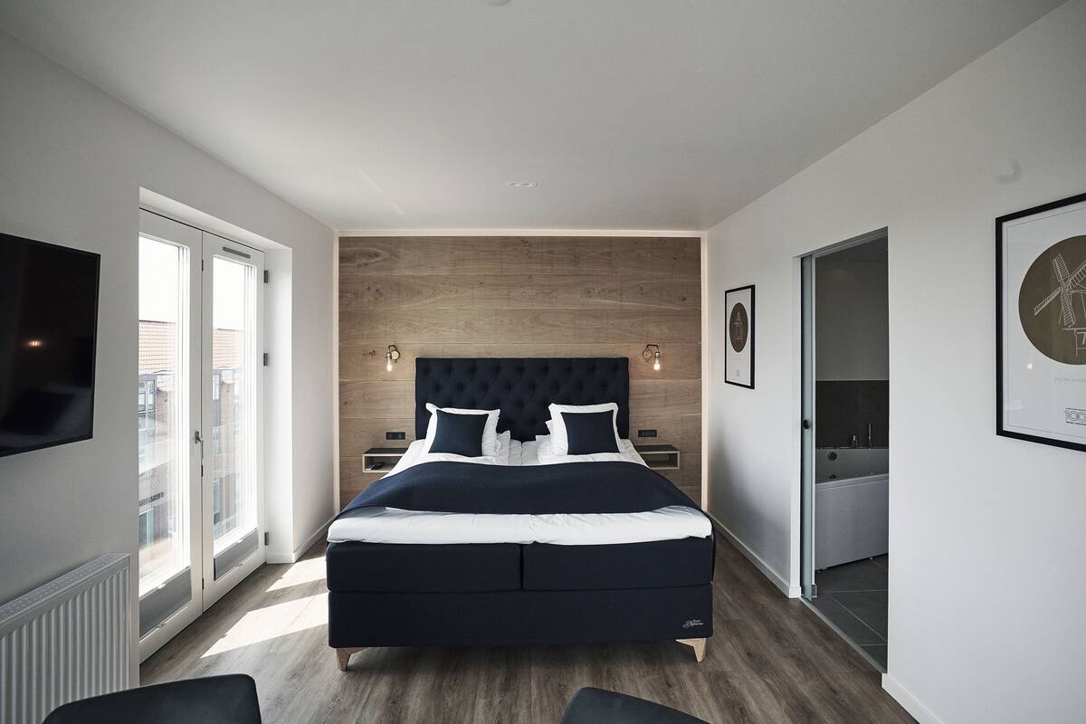 Suite panorámica, 1 cama King size, hidromasaje, en esquina | 1 habitación, ropa de cama de alta calidad y camas con pillow-top 