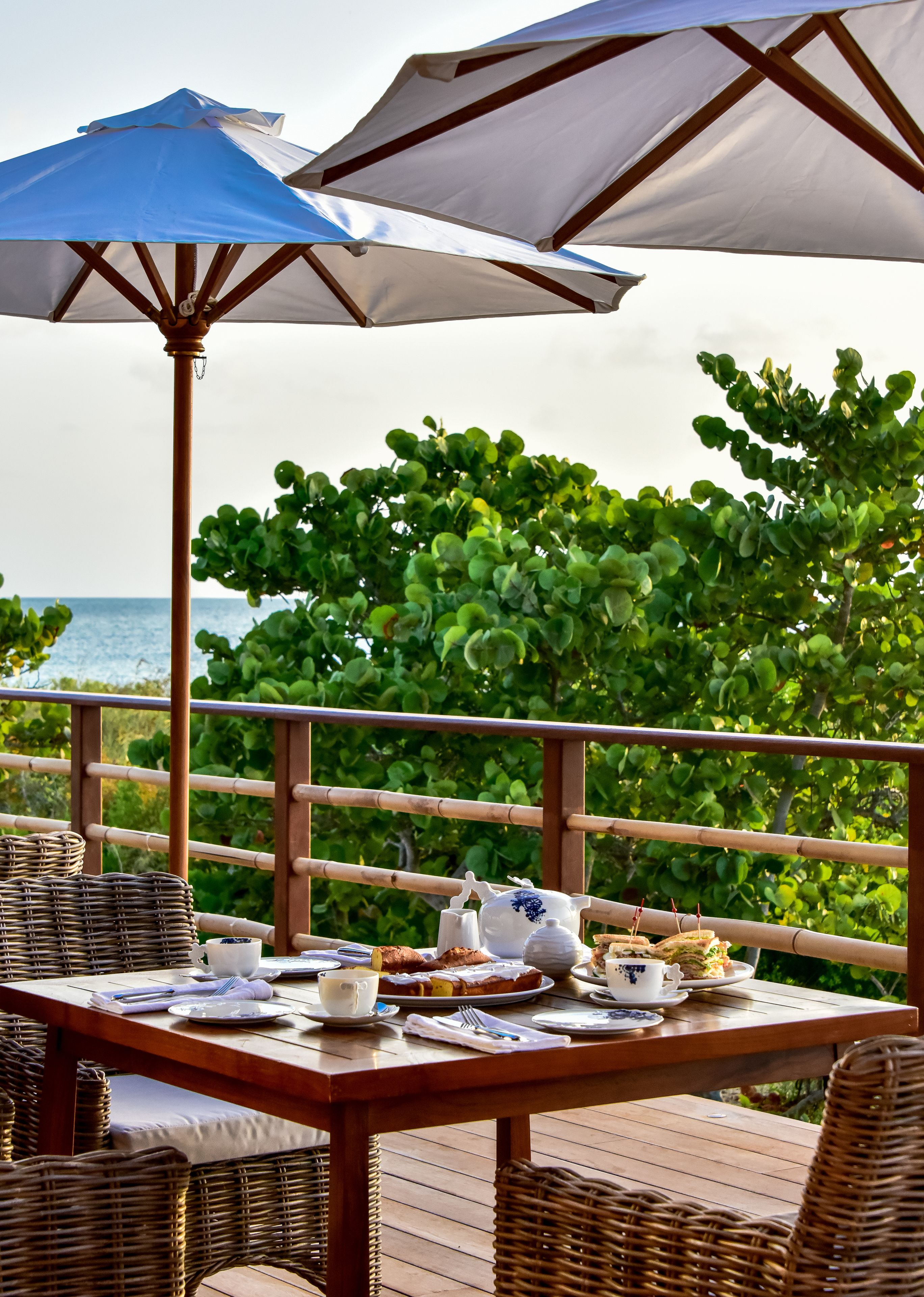 Breakfast, lunch, dinner served; French cuisine 