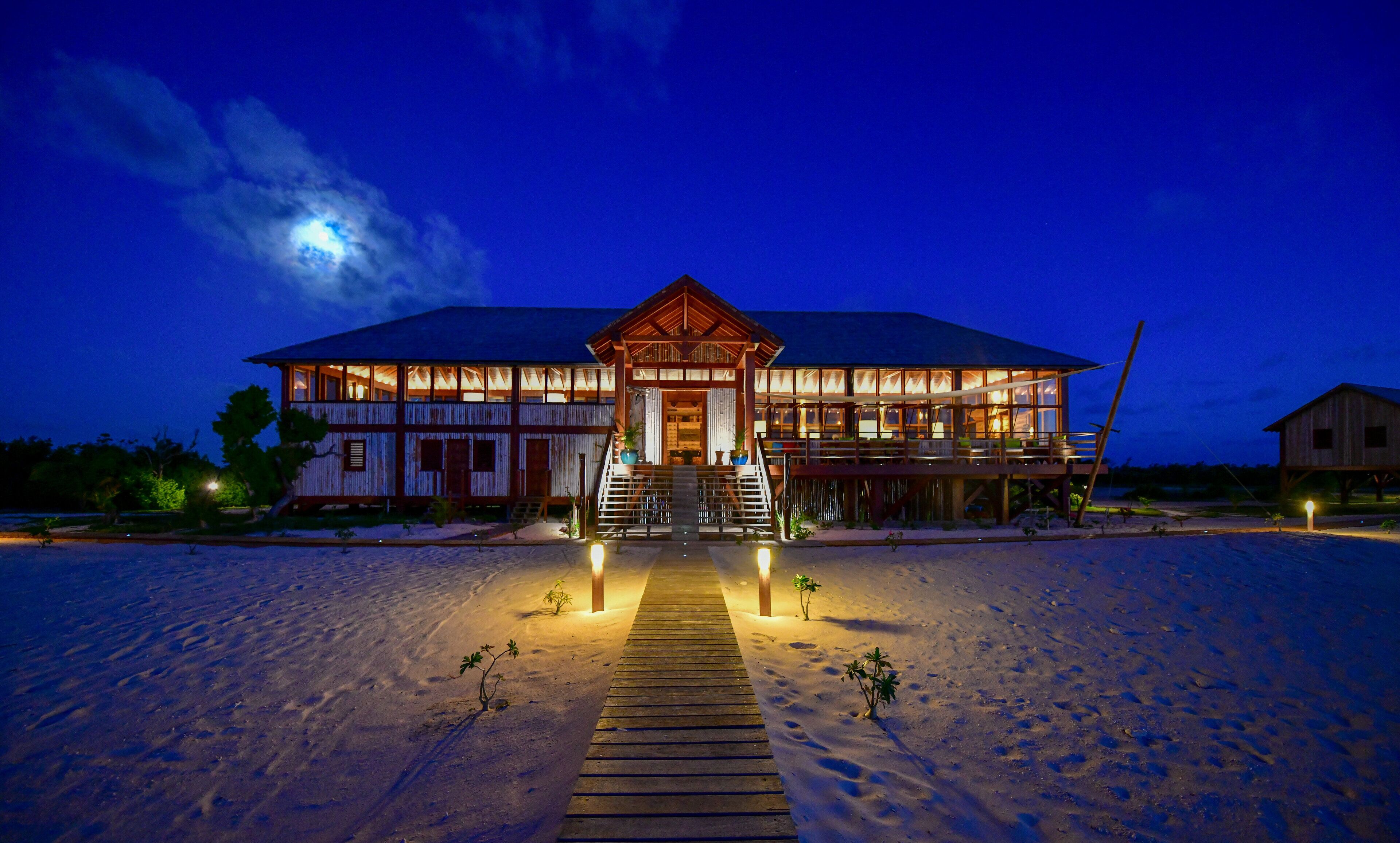 المنشأة من الخارج