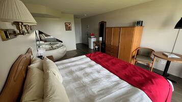 Superior-Zimmer, 1 King-Bett | Schreibtisch, Bügeleisen/Bügelbrett, kostenloses WLAN, Bettwäsche