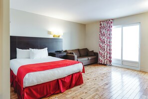 Escritorio, tabla de planchar con plancha, wifi gratis y ropa de cama 