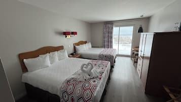 Superior Room, 2 Queen Beds / Sea View
