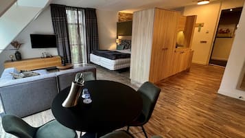 Honeymoon Suite | Premium bedding, in-room safe, desk, laptop workspace