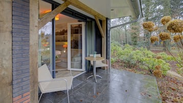 Luxury Room, Garden View | Premium bedding, in-room safe, desk, laptop workspace