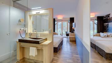 Luxury Quadruple Room, 2 Bedrooms, Garden View | Bathroom | Free toiletries, hair dryer, towels, soap