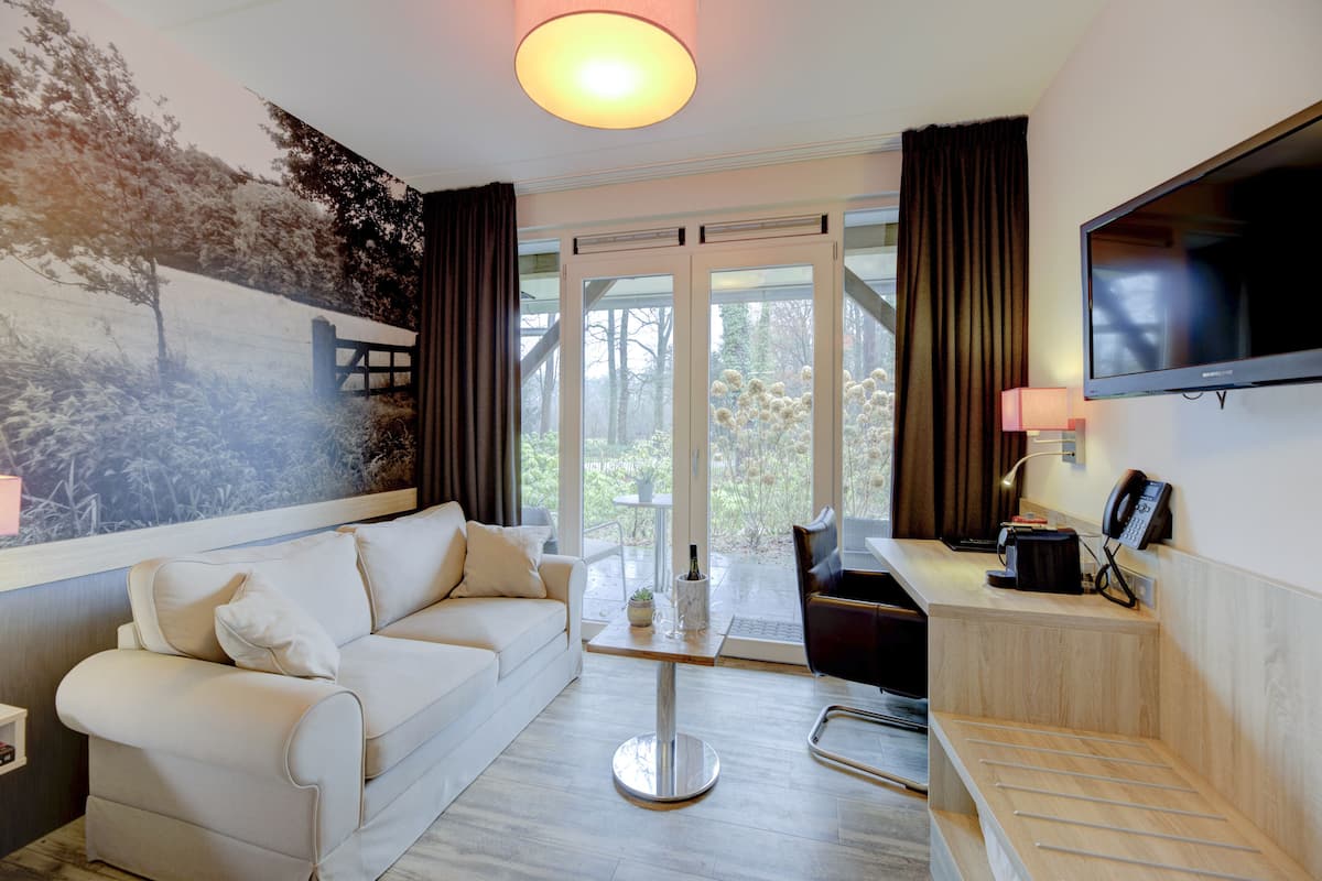 Luxury Room, Garden View | Premium bedding, in-room safe, desk, laptop workspace