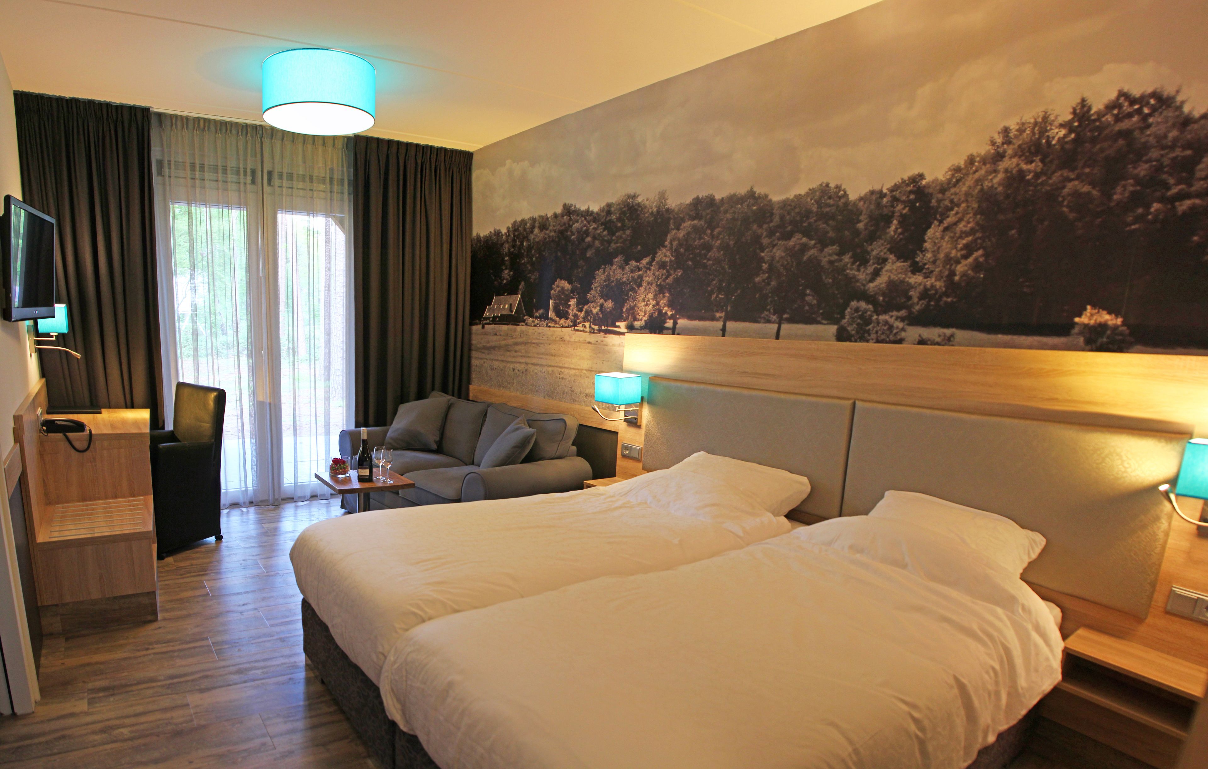 premium bedding, in-room safe, desk, laptop workspace