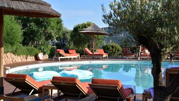 Outdoor pool, sun loungers