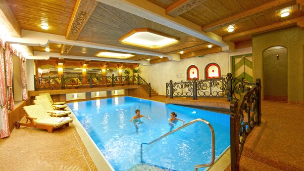 Indoor pool, sun loungers - Hotel Post (Abtenau)