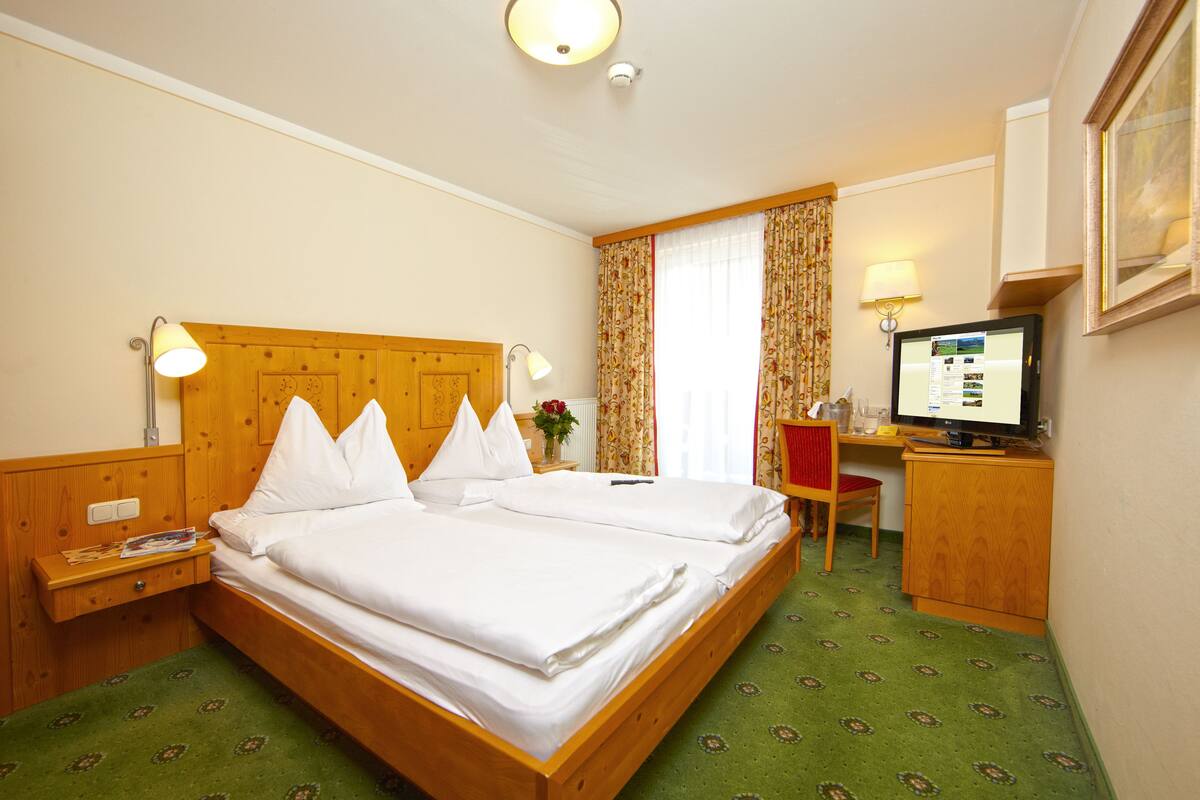 In-room safe, soundproofing, WiFi (free)