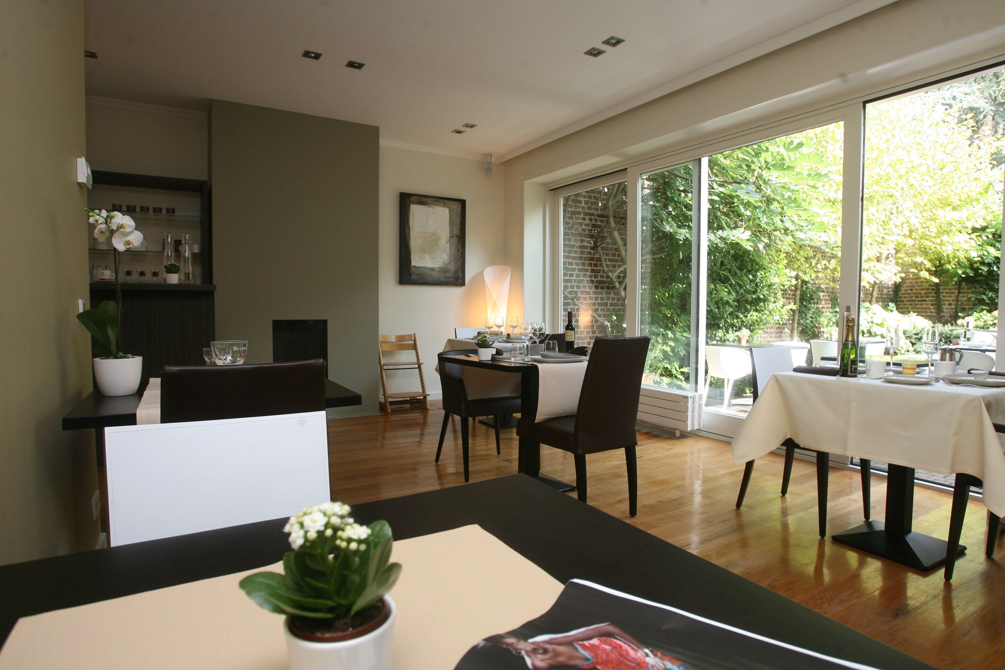 Daily full breakfast (EUR 12 per person)