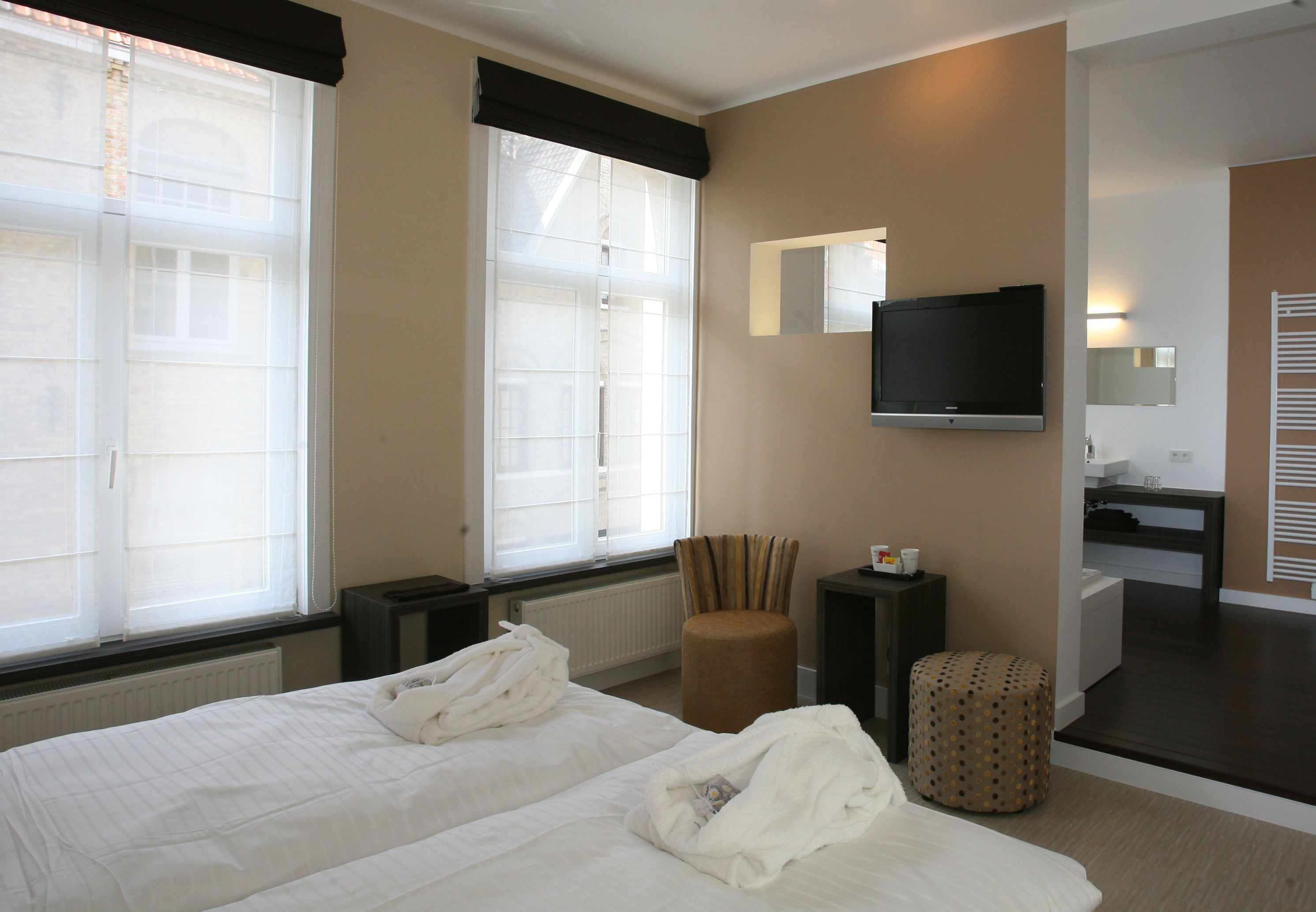 Literie de qualité supérieure, ameublement personnalisé, bureau