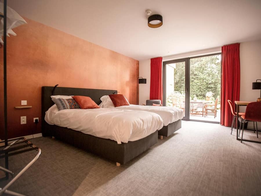 Down duvets, individually decorated, individually furnished, desk