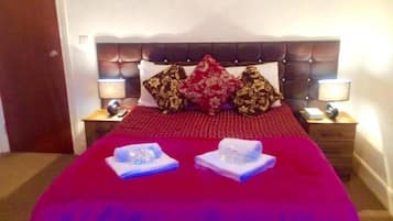 Desk, soundproofing, iron/ironing board, free WiFi