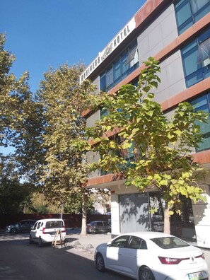 Front of property - Business Life Hotel Gunesli (Istanbul)