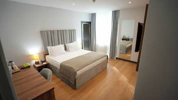 Quarto casal superior | Frigobar, cofres nos quartos, berços grátis, Wi-Fi de cortesia