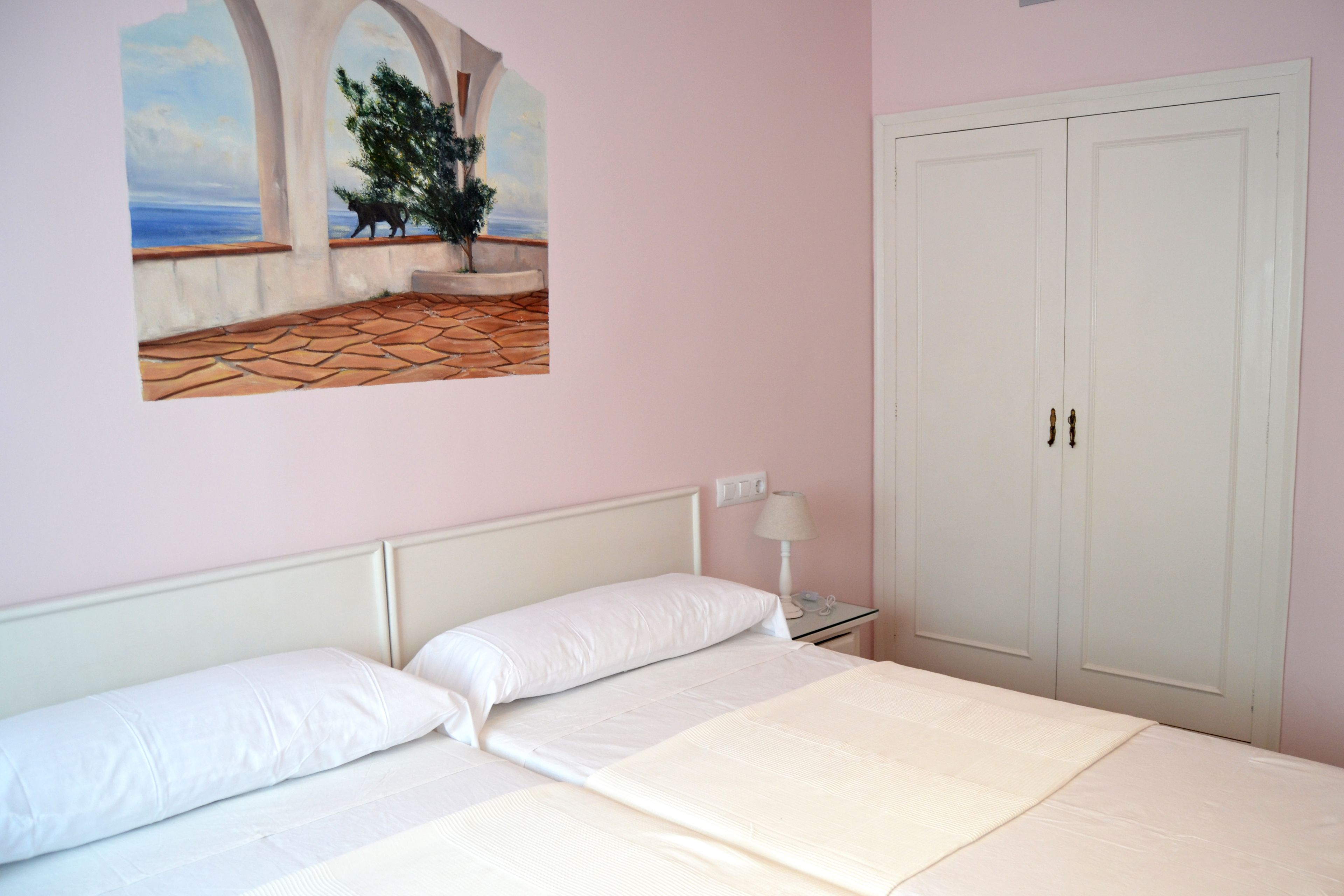 Standard Room | Desk, blackout drapes, soundproofing, free WiFi