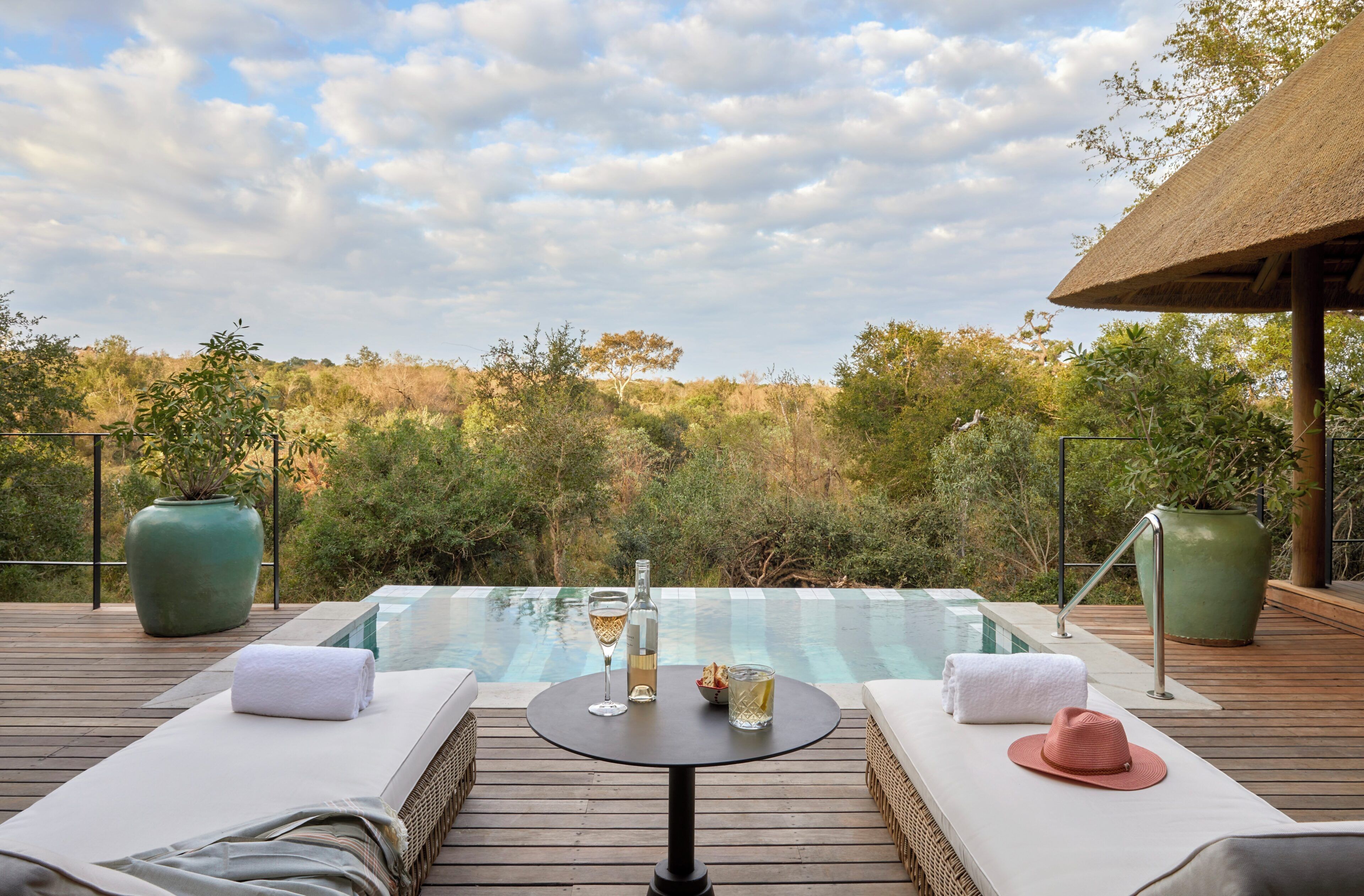 Luxury Suite (Malewane Lodge) | Premium bedding, free minibar items, individually decorated