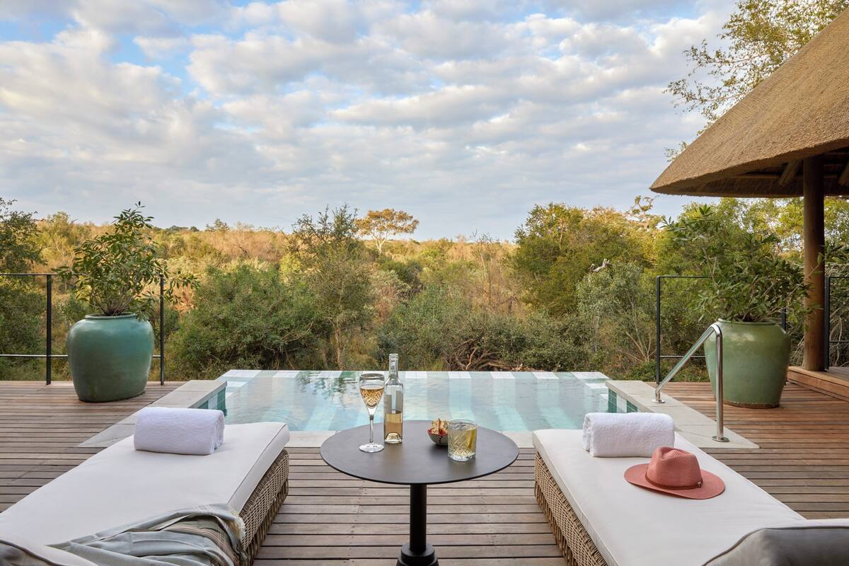 Luxury Suite (Malewane Lodge) | Premium bedding, minibar (some free items), desk, laptop workspace
