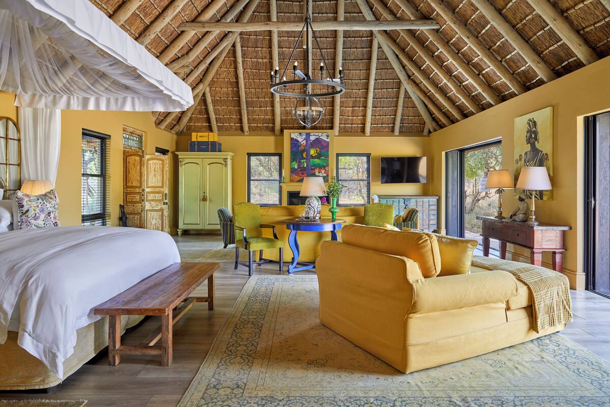 Luxury Suite (Waterside) | Premium bedding, minibar (some free items), desk, laptop workspace