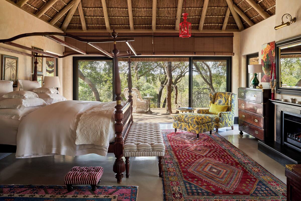 Royal Suite (Malewane Lodge) | Premium bedding, minibar (some free items), desk, laptop workspace