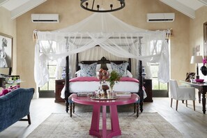 Ropa de cama de alta calidad y artículos del minibar gratis 