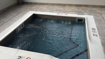 Indoor spa tub