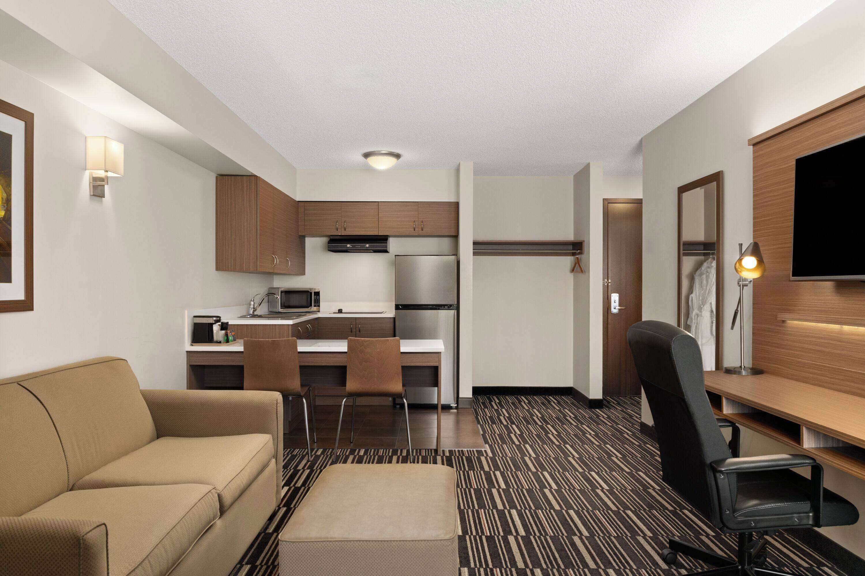 suite, 1 queen bed, non smoking | pillow-top beds, desk, blackout curtains, iron/ironing board