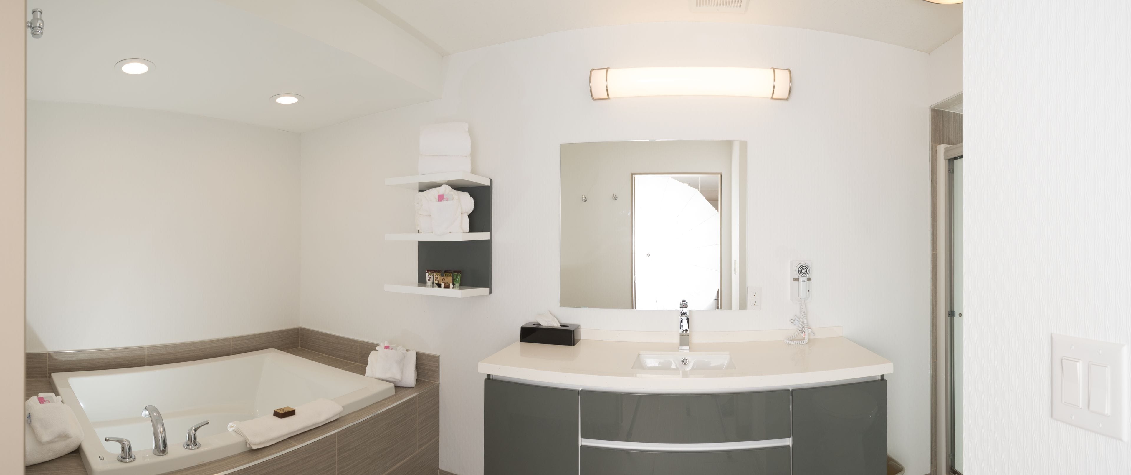 executive suite, 1 king bed | bathroom | free toiletries, hair dryer, towels, soap