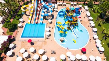 5 outdoor pools, pool umbrellas, pool loungers