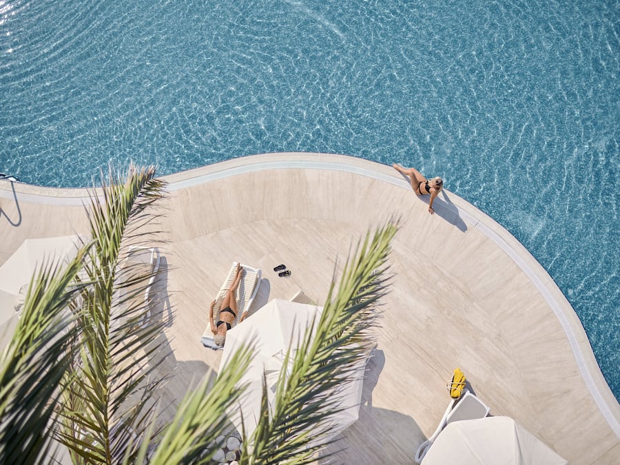 5 outdoor pools, pool umbrellas, sun loungers