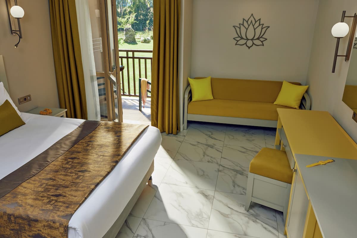 Family Suite | Free minibar items, in-room safe, desk, laptop workspace