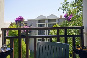 Standard Room with 2 Sofa Beds | Ausblick vom Zimmer
