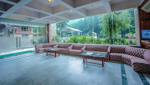 Property grounds - Golden Tulip Manali (Manali)