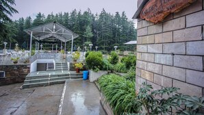 Terrace/patio - Golden Tulip Manali (Manali)