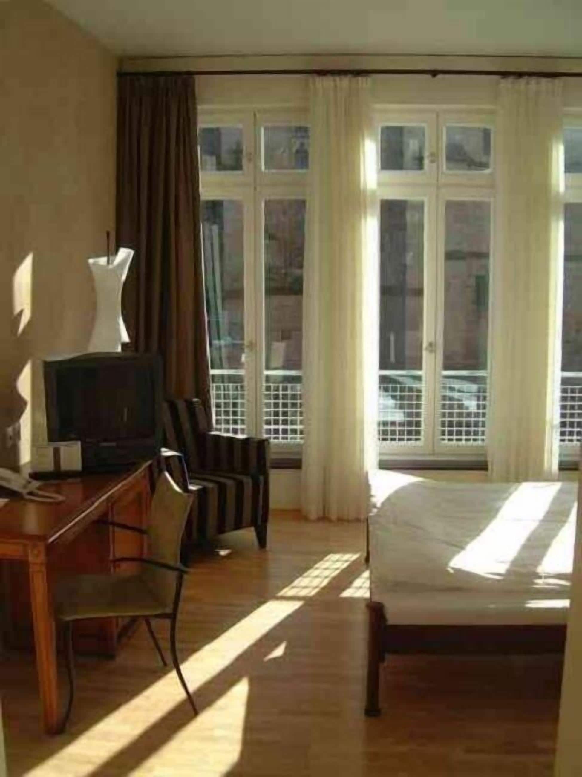 minibar, in-room safe, individually decorated, individually furnished