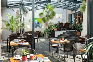 Free daily buffet breakfast  - Angels - das Hotel am Fruchtmarkt (Sankt Wendel)