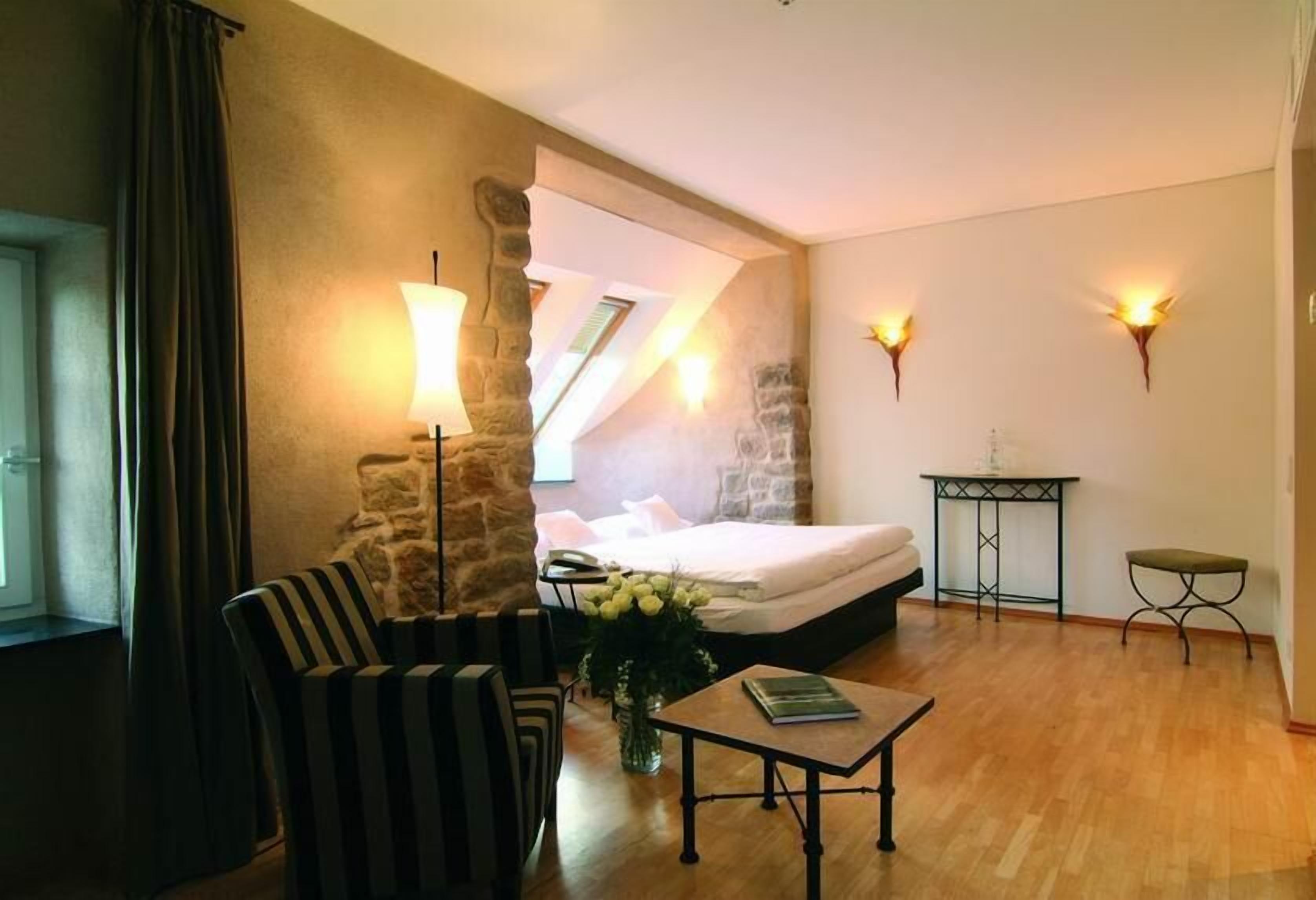 minibar, in-room safe, individually decorated, individually furnished