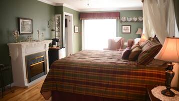 Individuell dekoriert, individuell eingerichtet, Schreibtisch