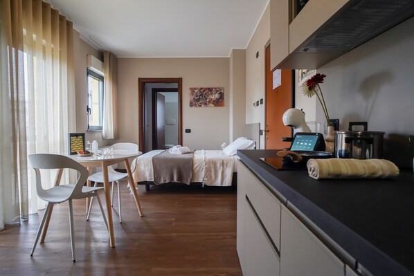 Desk, laptop workspace, blackout curtains, iron/ironing board - Expo Residence Rho (Rho)