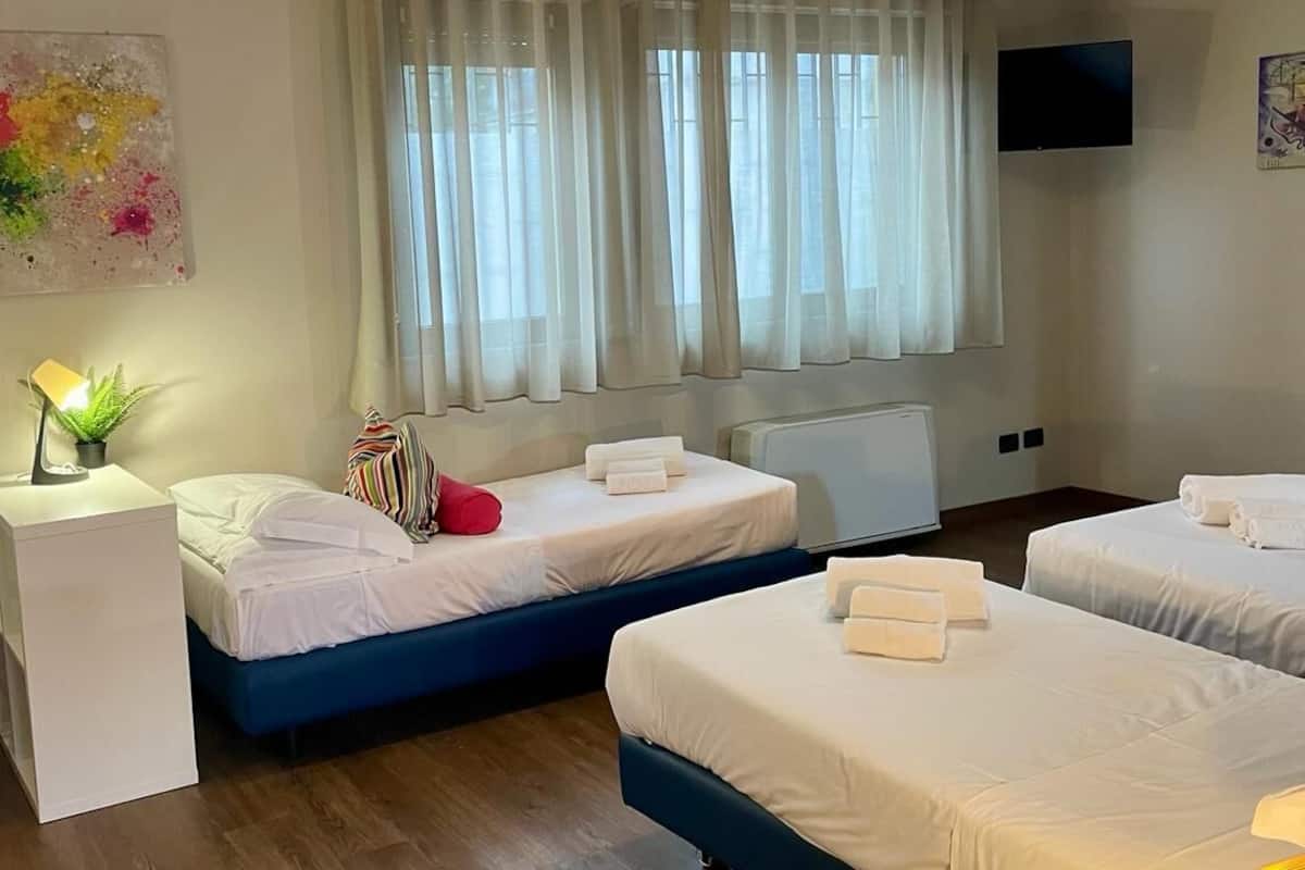 Comfort Triple Room, 3 Single Beds | Private kitchenette | Fridge, microwave, stovetop, coffee/tea maker