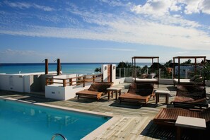 Outdoor pool, a rooftop pool, open 9 AM to 9 PM, sun loungers - Casa del Mar by Stella Rentals (Playa del Carmen)