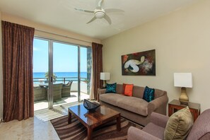 Panoramic Penthouse, 2 Bedrooms, Kitchen, Ocean View | Living area | Flat-screen TV - Casa del Mar by Stella Rentals (Playa del Carmen)