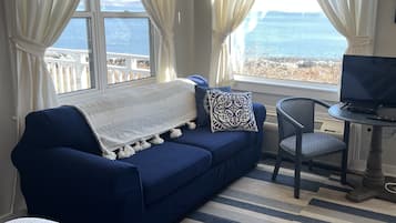 Room, 1 Queen Bed, Balcony, Ocean View