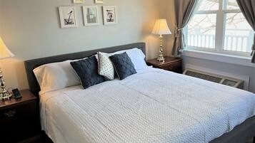 Zimmer, 1 King-Bett, Meerblick (Traveler's Rest) | 1 Schlafzimmer, individuell dekoriert, schallisolierte Zimmer