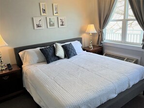 Zimmer, 1 King-Bett, Meerblick (Traveler's Rest) | 1 Schlafzimmer, individuell dekoriert, schallisolierte Zimmer