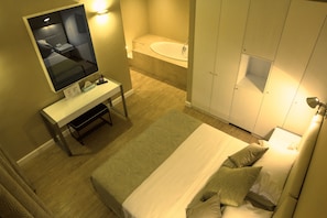 Minibar, Zimmersafe, Schreibtisch, kostenloses WLAN