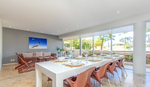 Condo luxueux, 4 chambres, vue sur la piscine, rez-de-chaussée (Garden Paradise) | Aire de séjour