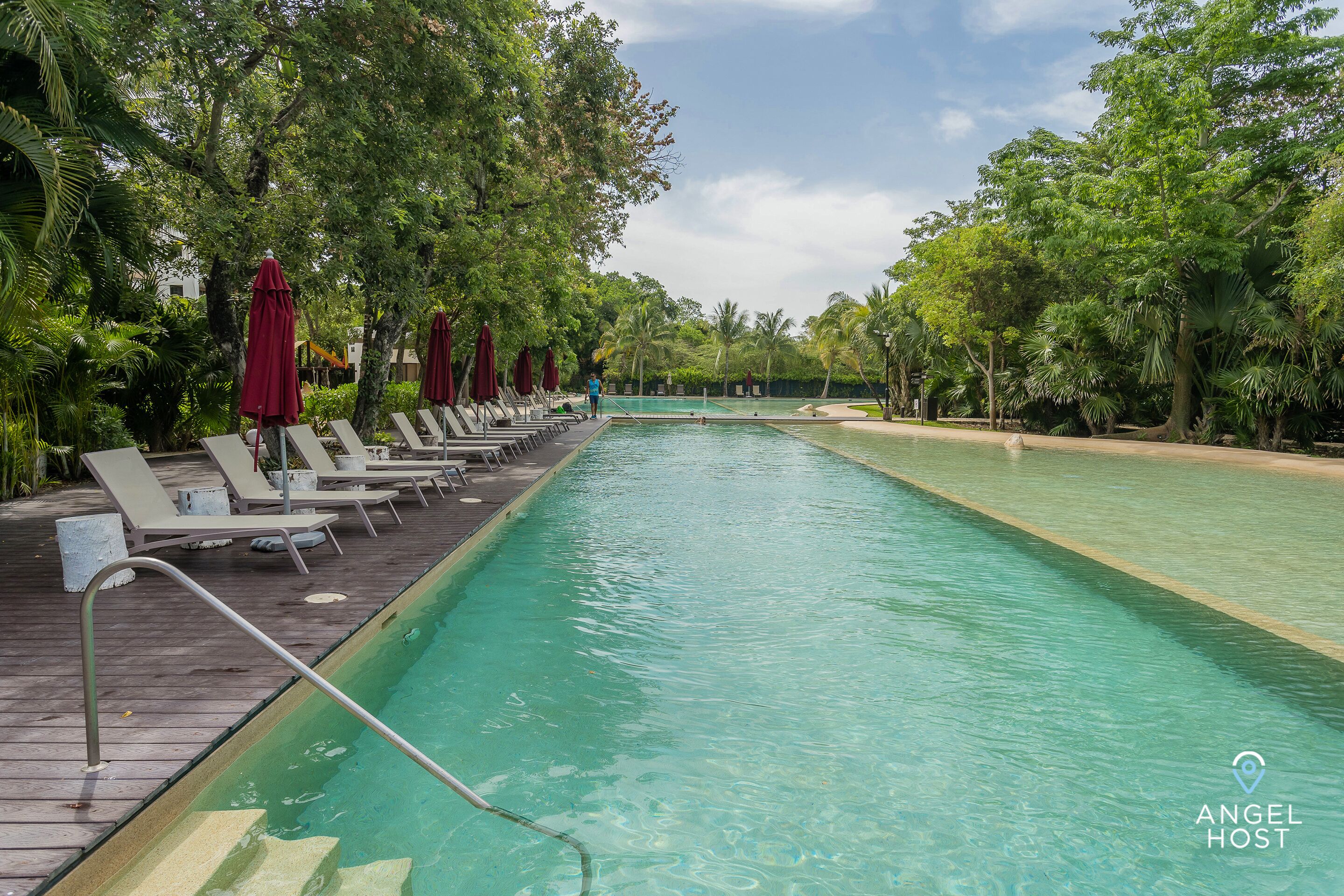 2 outdoor pools, sun loungers