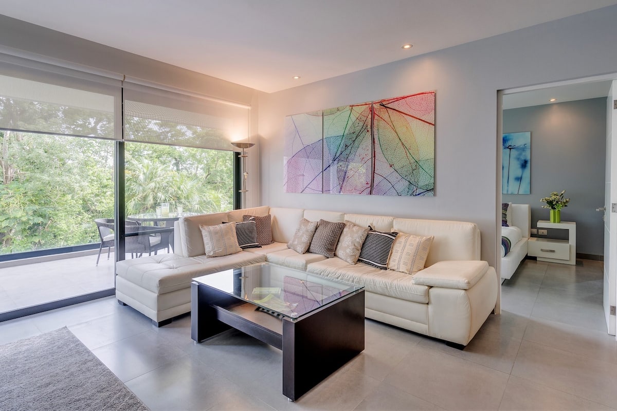 Deluxe Condo, 2 Bedrooms, Balcony, Golf View (Hole In One Condo) | Living area | 32-inch flat-screen TV with satellite channels